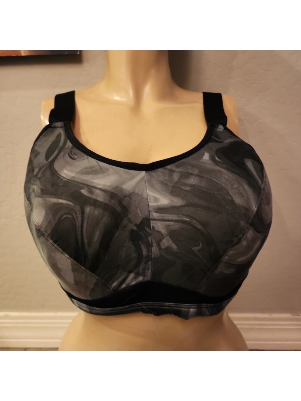 Livi For Lane Bryant Underwire Sports Bra 44DDD Gray Lined